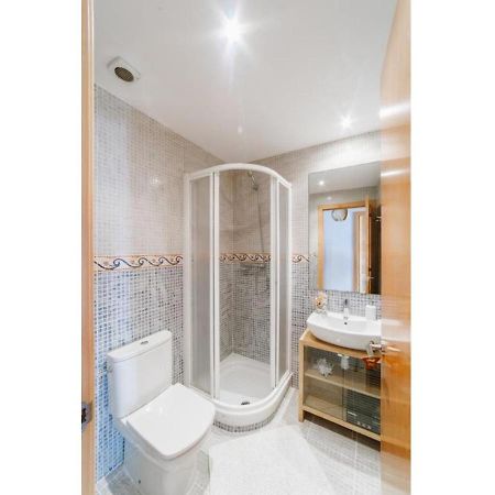 Sitges Spaces Deluxe Beach Apartment- 3 Bedroom, 2 Bathroom, Next To Beach, Sleeps 6 Kültér fotó