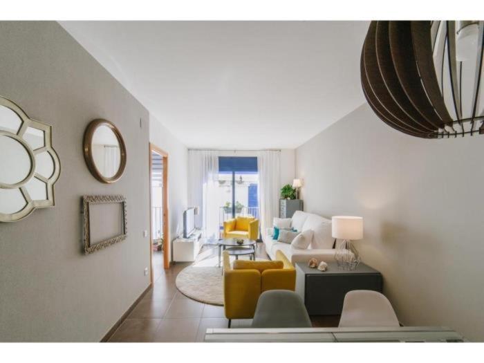 Sitges Spaces Deluxe Beach Apartment- 3 Bedroom, 2 Bathroom, Next To Beach, Sleeps 6 Kültér fotó